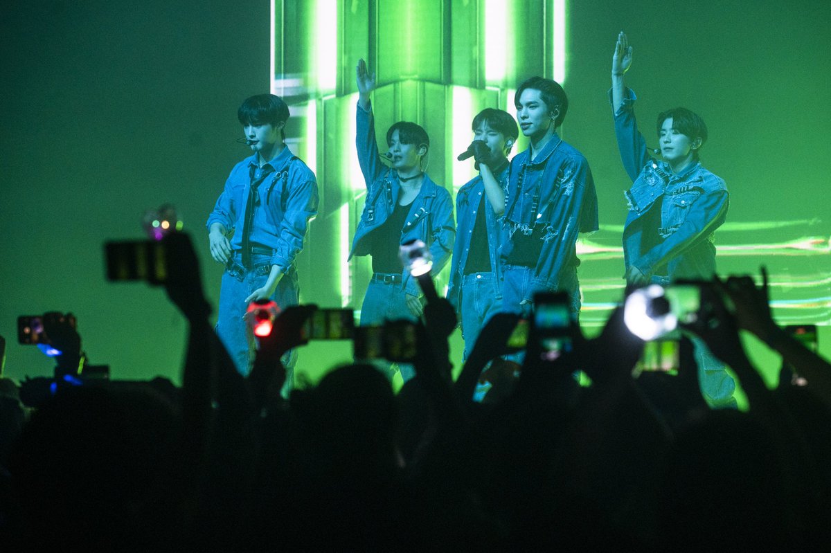 CIX_NAVER's tweet photo. [📝] CIX ‘Save me, Kill me’ Warsaw concert successfully completed…World tour begins ㅡ 230116

🔗https://t.co/AqfP55yf03 ⭐
🔗https://t.co/ALgZMl11lQ
🔗https://t.co/iM5dNXEJ8h

Upvote, recommend, &amp; share the articles, FIX! 💙🌱

#CIX_NAVER #CIX #씨아이엑스
@CIX_Official @CIX_twt https://t.co/O7IB6LqYW5