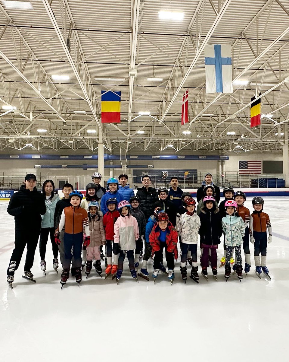 Elmbrook Speedskating Club (@clubelmbrook) on Twitter photo Marching into 2023 with a collection of 80-year-old speedskating medals! The strong midwest speedskating legacy live inside these awards. <a href="/ClubElmbrook/">Elmbrook Speedskating Club</a> is grateful for being given the opportunity by the <a href="/pettitcenter/">Pettit Center</a> to pass along the torch to the next generation of speedskaters. Marching into 2023 with a collection of 80-year-old speedskating medals! The strong midwest speedskating legacy live inside these awards. <a href="/ClubElmbrook/">Elmbrook Speedskating Club</a> is grateful for being given the opportunity by the <a href="/pettitcenter/">Pettit Center</a> to pass along the torch to the next generation of speedskaters.