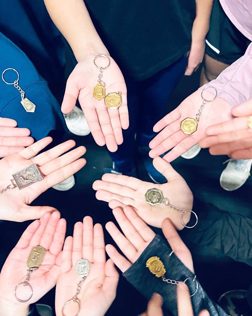 ClubElmbrook's tweet photo. Marching into 2023 with a collection of 80-year-old speedskating medals! The strong midwest speedskating legacy live inside these awards. @ClubElmbrook is grateful for being given the opportunity by the @pettitcenter to pass along the torch to the next generation of speedskaters. https://t.co/xtq1c6ZpPE