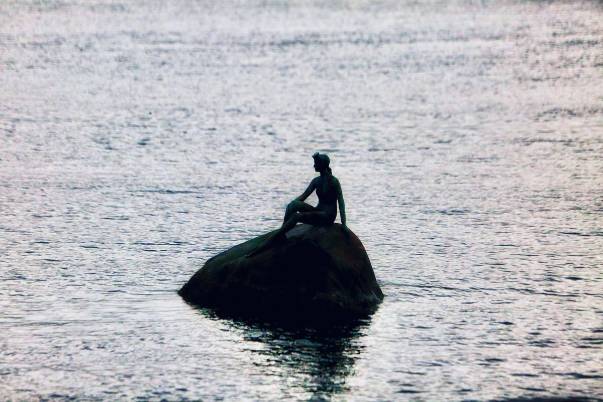 Jeditutor's tweet photo. Lady by the bay BC Stanley Park. Canada #jeditutor #BC #Canada #Canucks #art #statue #photooftheday #PhotographyIsArt https://t.co/SgxiBCb7Sl