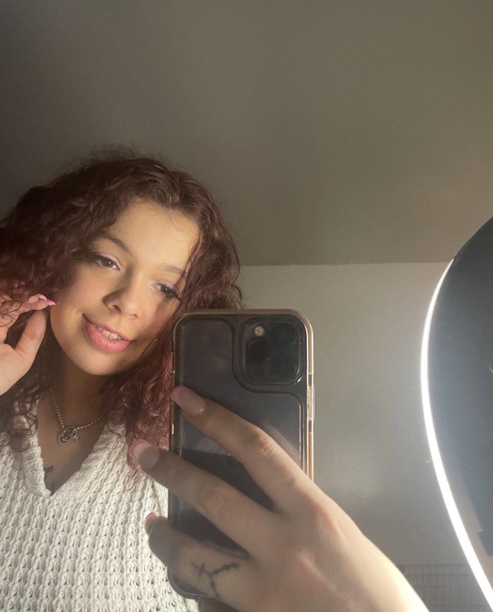 JuliannVose69's tweet photo. 👩‍🦱 curly hair #curlyhair #curls #curlyhairedcutie #hair #explorepage #goddess #sugarbaby #worship #goddess #explorer https://t.co/vxI4FThH75