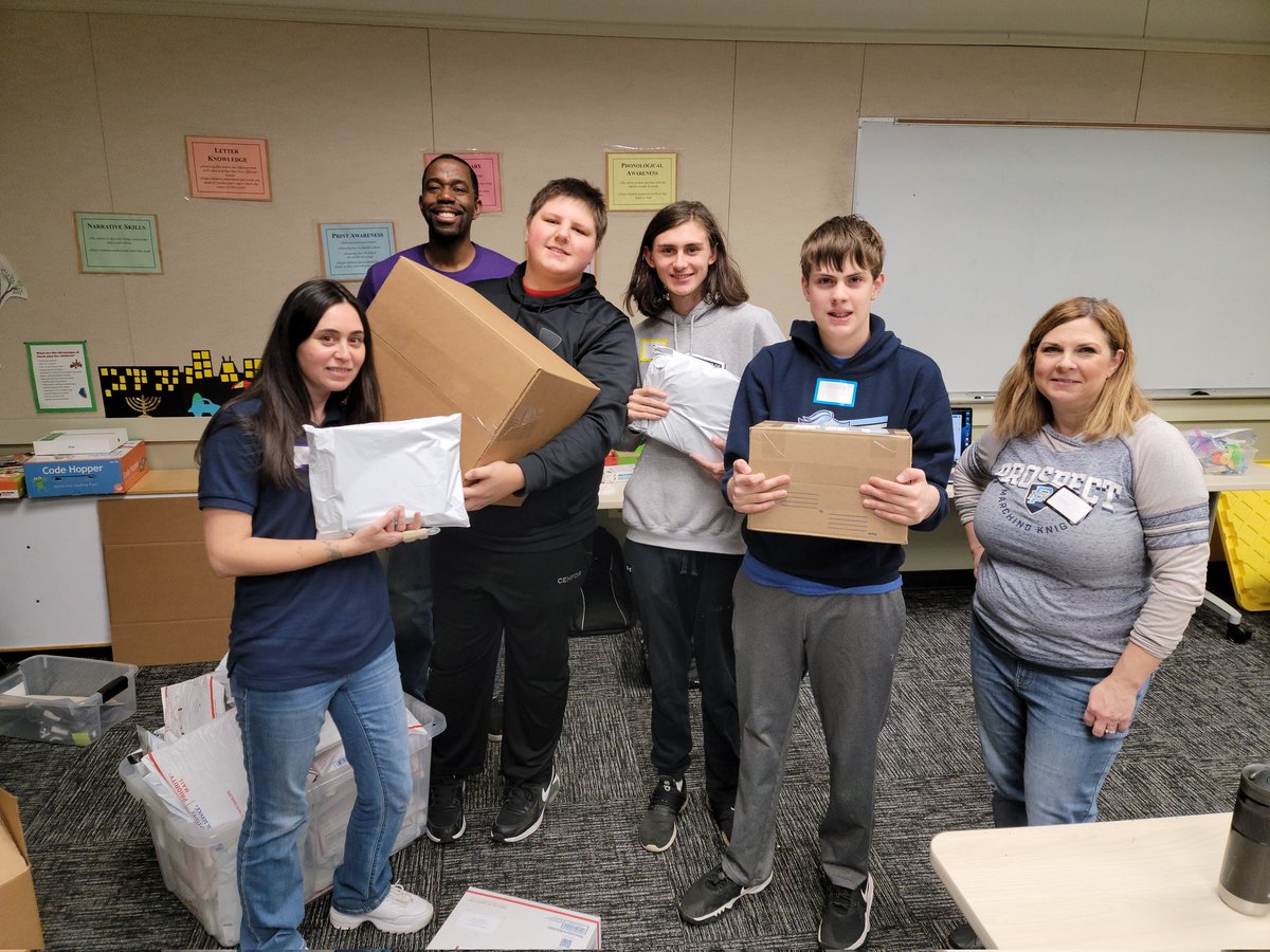 steps_we's tweet photo. First volunteering event of the year.  Packaging up cards for @cardzforkidz I don't remember the official number, but we packed just over 5,000 cards to be delivered to kids, seniors, and vets, around the world. https://t.co/N9v1HfX2Lf