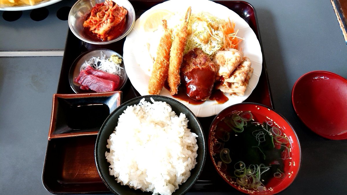 MKANGTAM's tweet photo. 東御市『ファミリーレストラン八億』
「八億定食Ｂ」キムチが美味しい‼️(笑)
「ハンバーグ定食Ａ」お味噌汁が優しい‼️
「ポテト」普通。 https://t.co/zyrHXny9vB