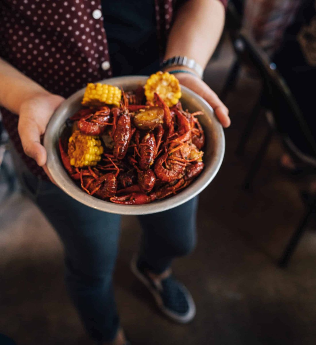 places_travl's tweet image. What It’s Actually Like to Eat at a Crawfish Boil: 5 Tips Must-Dos for your first boil! 

places.travel/experiences/cu…
