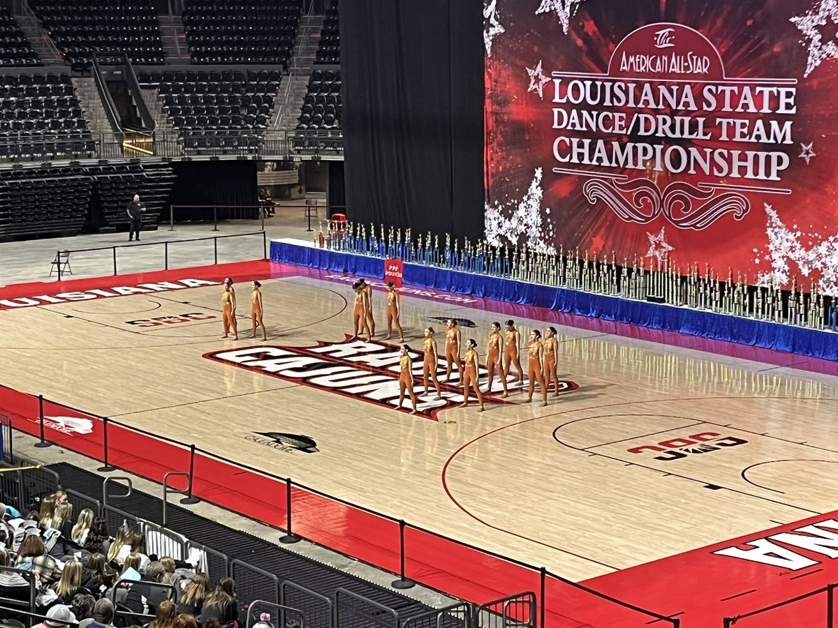 Ken_Oertling's tweet photo. Great day for the dancers of @SCPPS! Congratulations @HahnvilleHigh @DHSWildcats @JBM_Cougars and @HMSRoadrunners!! Each team won at least one state championship in different categories and @DHSWildcats won sweepstakes overall ! 🧹 #ExpectExcellence💯 #SCPPSStrong https://t.co/I8sewKHwev