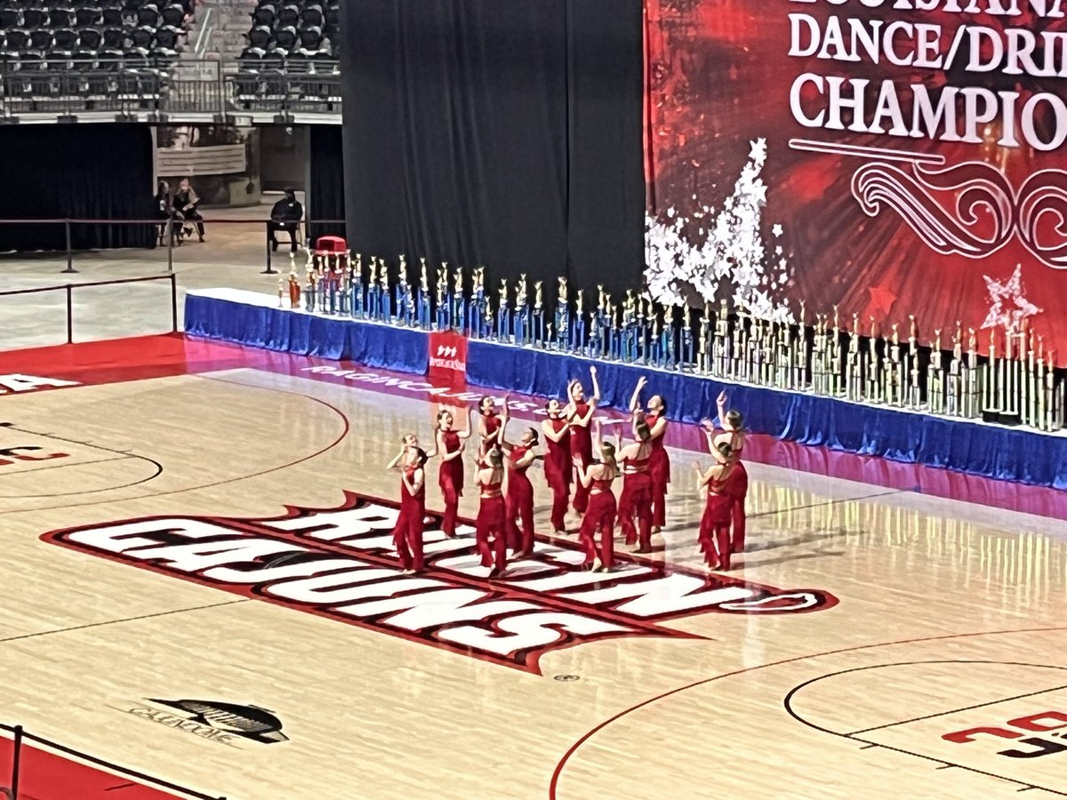 Ken_Oertling's tweet photo. Great day for the dancers of @SCPPS! Congratulations @HahnvilleHigh @DHSWildcats @JBM_Cougars and @HMSRoadrunners!! Each team won at least one state championship in different categories and @DHSWildcats won sweepstakes overall ! 🧹 #ExpectExcellence💯 #SCPPSStrong https://t.co/I8sewKHwev