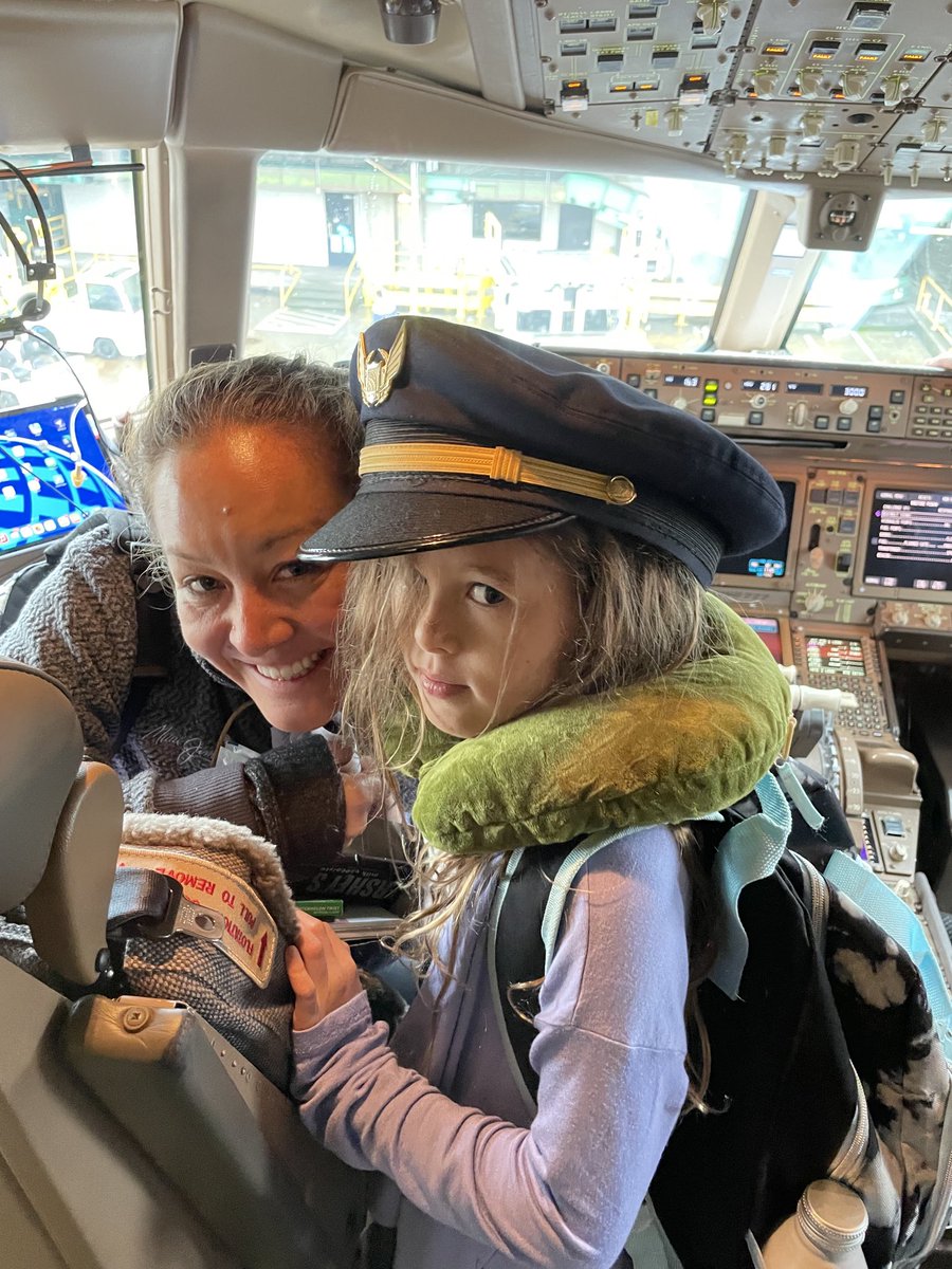 BerdSfo's tweet photo. She boarding HNL with smiles and laughs, asked if she wanted to meet the pilots and while Mom was excited, little Hyla wasn’t feeling it! She did have the Pilots rolling tho, missed that pic! #PilotsInTraining @weareunited @Auggiie69 @TeamSFOCS1 https://t.co/wFcZ5WSBri