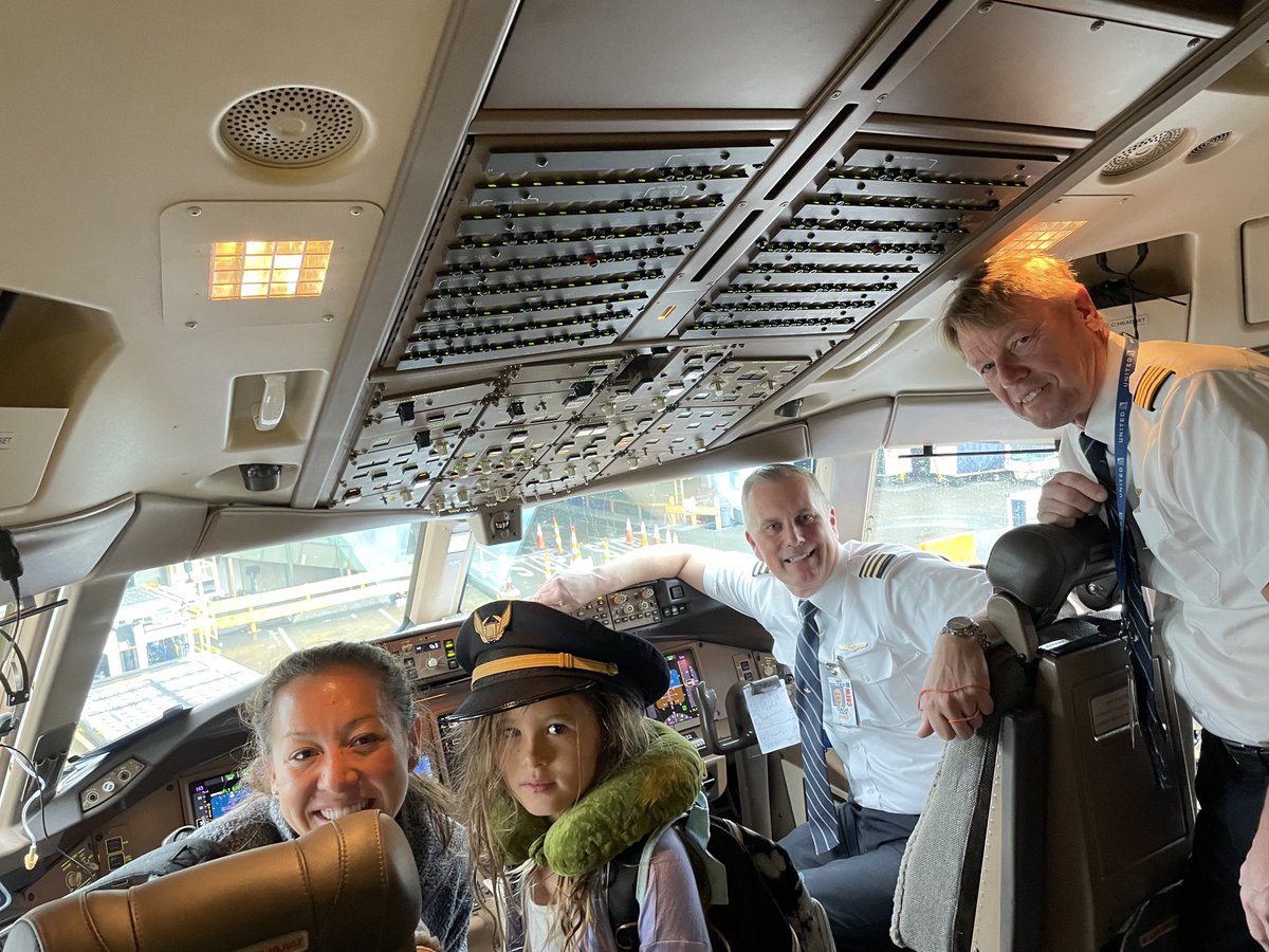 BerdSfo's tweet photo. She boarding HNL with smiles and laughs, asked if she wanted to meet the pilots and while Mom was excited, little Hyla wasn’t feeling it! She did have the Pilots rolling tho, missed that pic! #PilotsInTraining @weareunited @Auggiie69 @TeamSFOCS1 https://t.co/wFcZ5WSBri