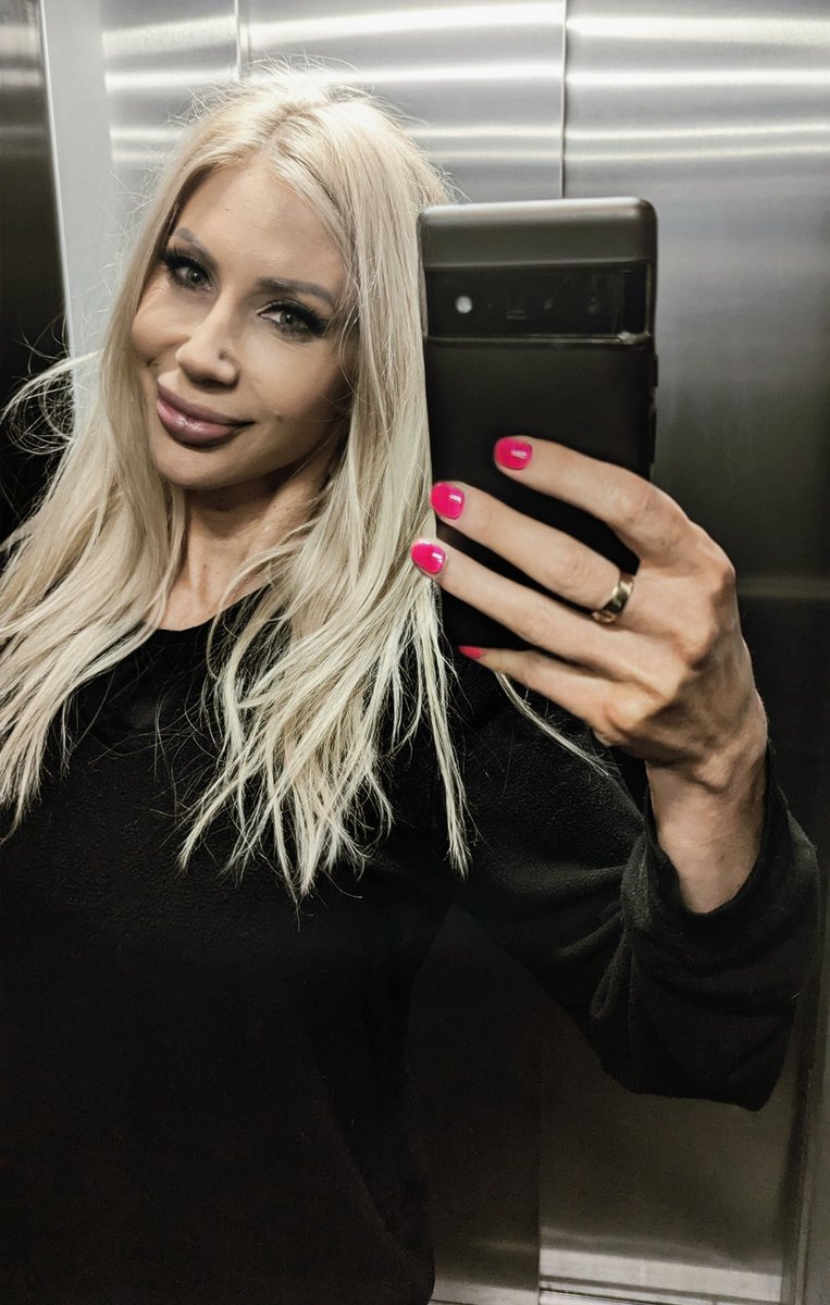 Puma Swede on Twitter: "Elevator selfies 🥳"