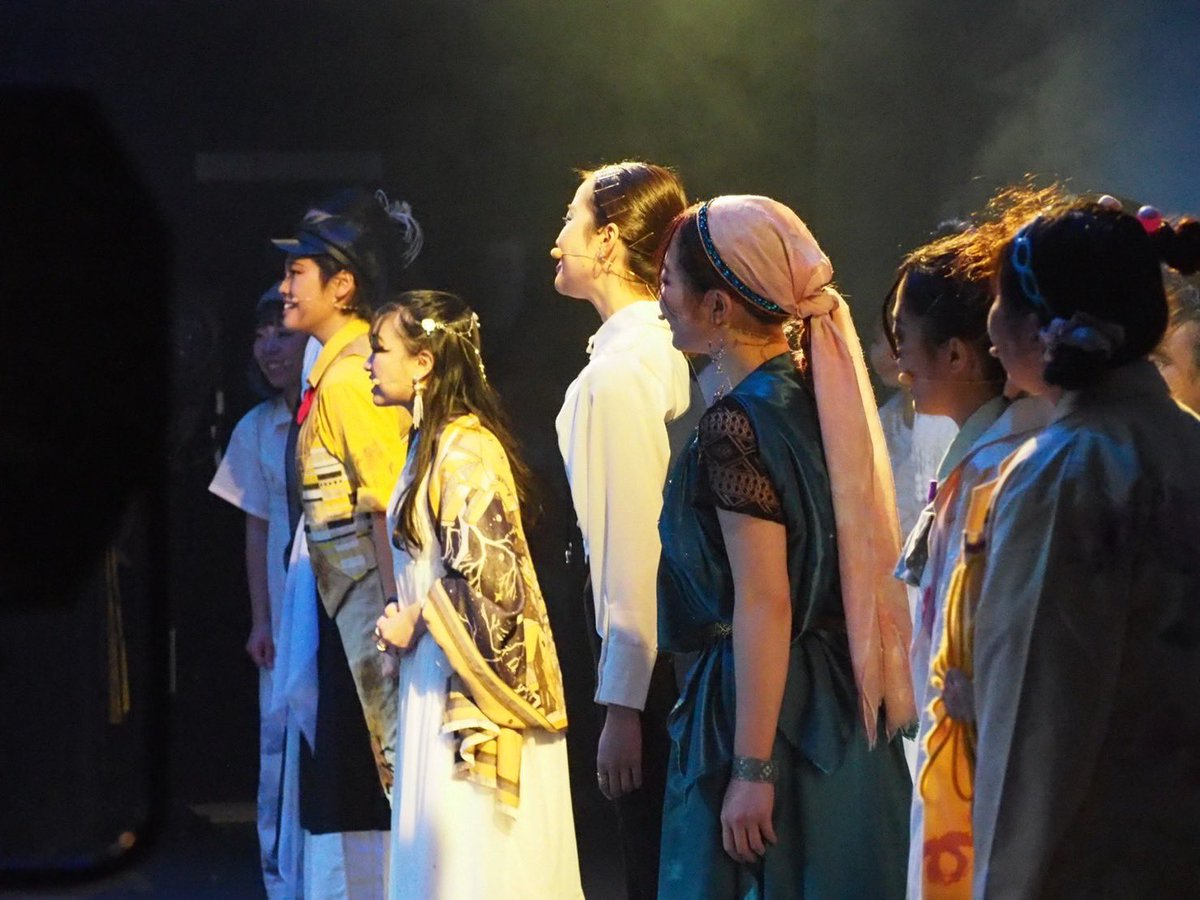 SandD_Hitoyoru's tweet image. こちらは舞台袖から撮られた本番の写真です🤳舞台ではサークル員の表情がキラキラして見えました✨

 #ミュージカルサークル #ミュージカルサークルsandd #SandD  #ひとりぼっちの夜 #ひと夜 #本公演 #配信