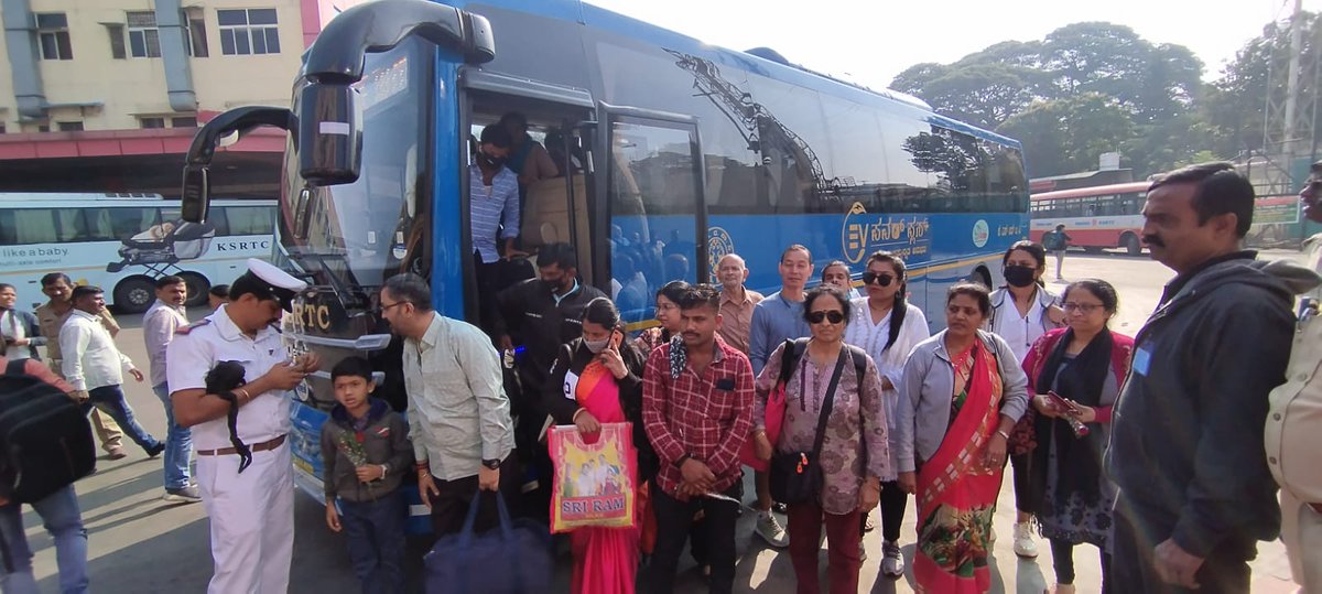 TOIBengaluru's tweet photo. First e bus arrives at #Mysuru bus stand. It started from #Bengaluru at 6.45am today and reached #Mysuru in three hours. https://t.co/ptTLWKwK0I