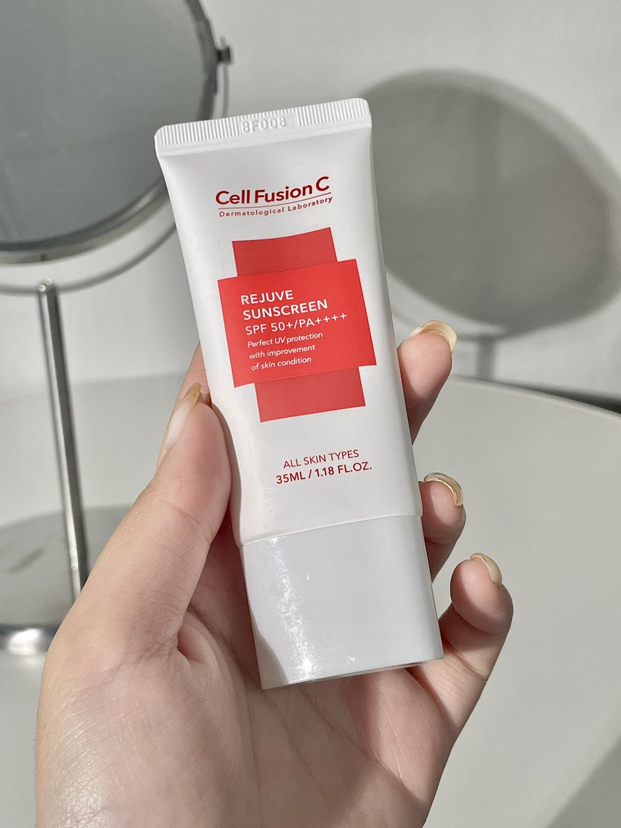 แม่เกาเขาพัฒนาสุดๆเรยอะพส ตามไม่ทันละ🫠🤌🏻 ล่าสุดนางมีกันแดดที่แมสมากๆที่คลีนิคเสริมความงามทางเกา เขาว่าเป็นกันแดดที่ช่วยฟื้นฟูผิว ลดรอยแดง การระคายเคืองใดๆสำหรับคนทำเลเซอร์/ทรีทเมนต์ผิวมา ปั๊วะไม่ไหวละแม่