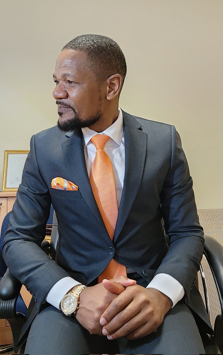 RichardMunang's tweet photo. Just because no one's ever done it before doesn't mean it's impossible. Go for it.
It's called #importunity. The act of being unrelenting and consistent. Be #consistent and persistent. Build value as that's what makes the difference regardless of the noise https://t.co/jbylhUDOSO