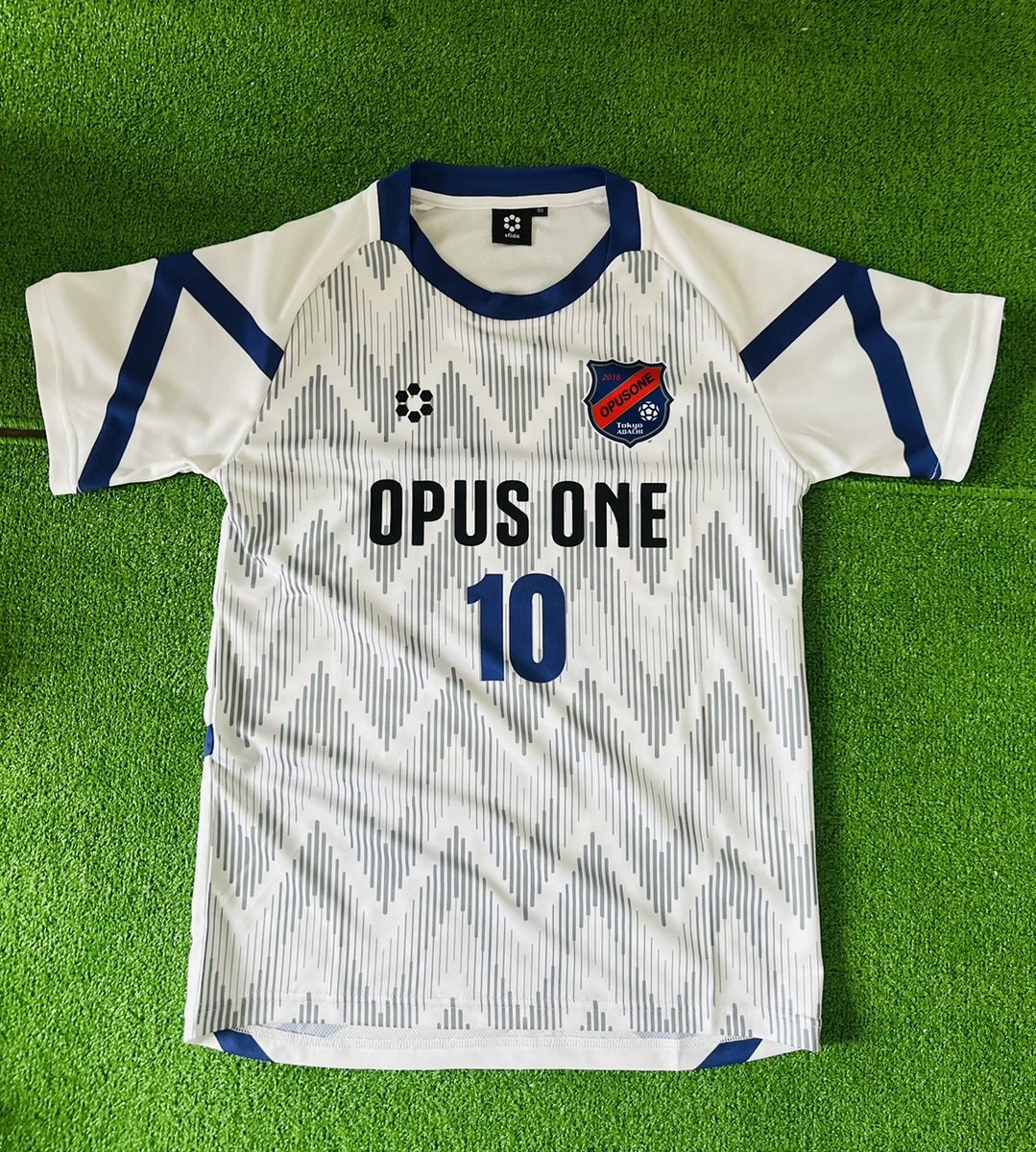 SFIDAs's tweet photo. #FCオーパスワン 🤝 #sfida 

 sfidaは2023年より、東京都足立区を拠点に活動するフットボールクラブ『FC OPUSONE』と共に闘います。

sfidaを身に纏い、夢や目標に挑むFC OPUSONEの皆さんの挑戦を全力で応援しています！

#スフィーダ
#forthechallenger https://t.co/xlNqbal1vL