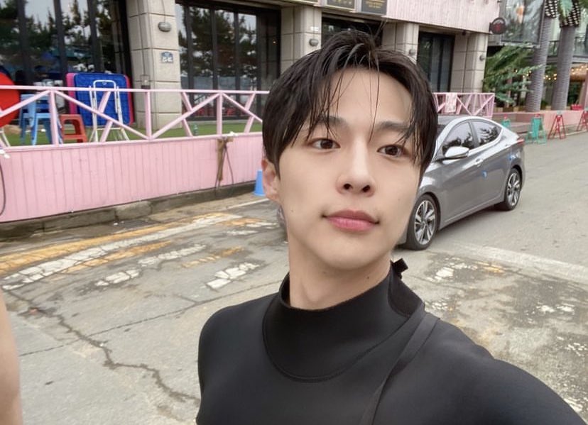 인스스 머임!!!!!! 서핑복 인혁이..
미쳤다 더주세요😵‍💫😵‍💫