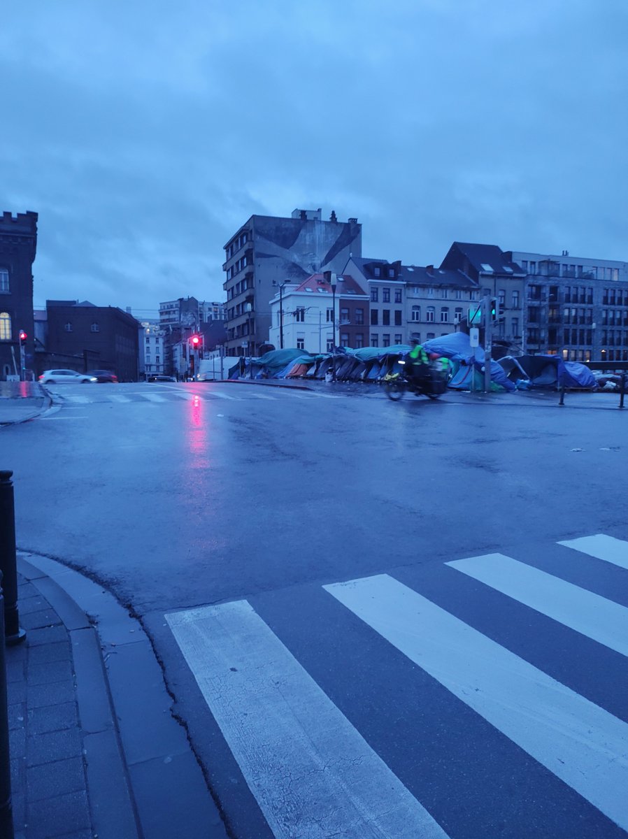 Francescacavez2's tweet photo. @Nicole_demoor just in case you forgot how it is ten minutes from the city center of the 'Capital of Europe's,  as there are humain beings sleeping in a tent since half a year, and absolutely nothing has been done since then. https://t.co/Dv4MS7By48
