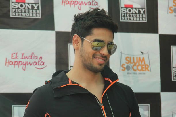 Happy birthday Sidharth Malhotra, you are literally the hottestttt 