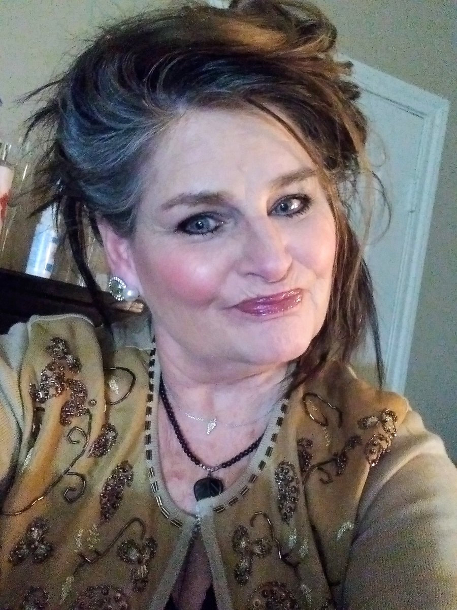 A very windy day here. Enjoyed a movie day watching 1883 and 1923...wish all a peaceful Sunday night❤️💯✝️☮️🤠🇺🇸