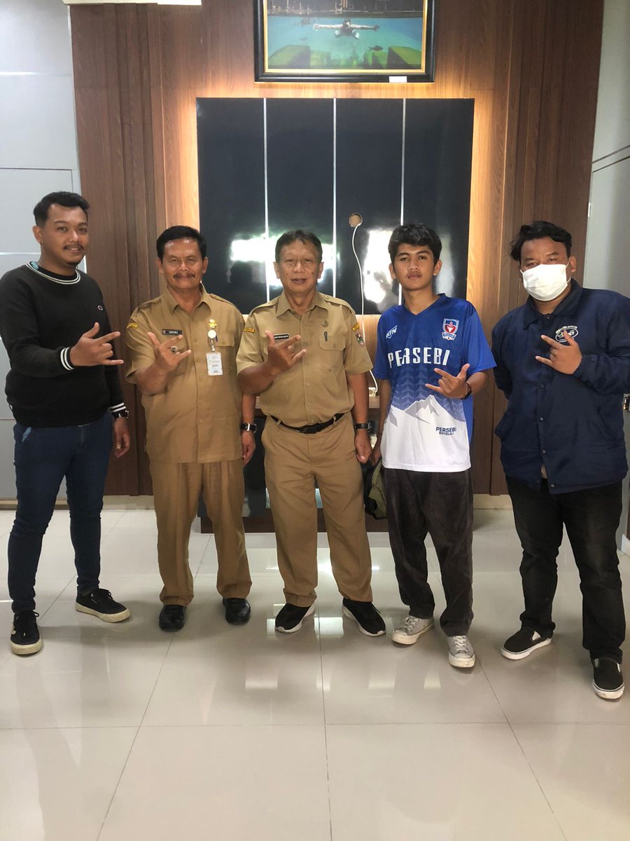 citizenssmile's tweet photo. HASIL PERTEMUAN ANTARA ALIANSI SUPORTER BOYOLALI &amp; DISPORA KAB BOYOLALI
1. Sepakat antara dinas terkait &amp; suporter bahwa arema tidak akan main di boyolali
2. Sampai saat ini dari pihak arema belum ada surat resmi terkait penggunaan homebase di boyolali
3. Dari pihak dispora memi- https://t.co/s23GOzbV31