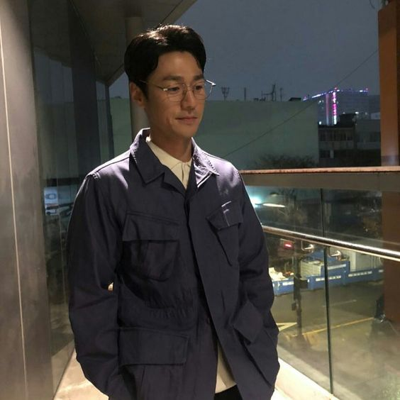 ZapMav's tweet photo. #ChoiYoungJoon 최영준
Born: July 7, 1980
Join Jalur: Vincenzo
Fav Character: #MrCho #BangHosik
Fav Project:
- #OurBlues 2022 (K Drama)
- #Vincenzo 2021 (K Drama)
- #HospitalPlaylist 2020 (K Drama)
- #HospitalPlaylist2 2021 (K Drama) https://t.co/iycV2gAuVb