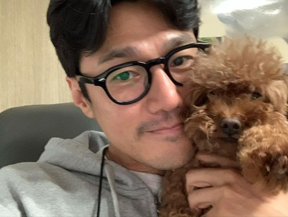 ZapMav's tweet photo. #ChoiYoungJoon 최영준
Born: July 7, 1980
Join Jalur: Vincenzo
Fav Character: #MrCho #BangHosik
Fav Project:
- #OurBlues 2022 (K Drama)
- #Vincenzo 2021 (K Drama)
- #HospitalPlaylist 2020 (K Drama)
- #HospitalPlaylist2 2021 (K Drama) https://t.co/iycV2gAuVb