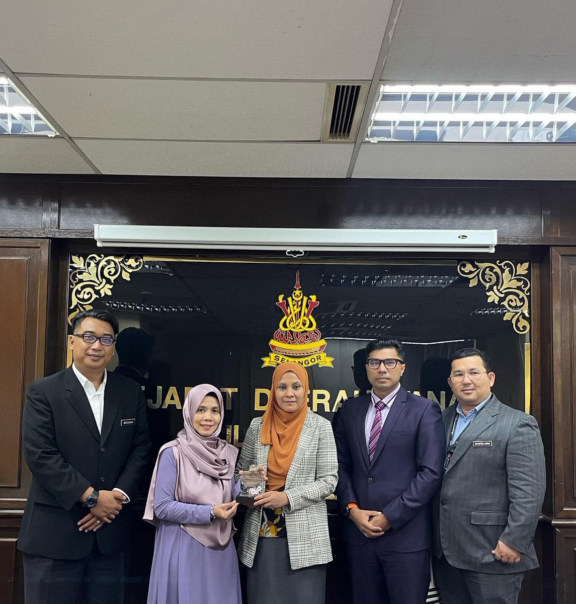 arillstats's tweet photo. Alhamdulillah, pagi ini saya dan Pengarah Negeri DOSM Selangor telah membuat kunjungan hormat ke Pejabat Daerah/Tanah Hulu Langat untuk penerangan ringkas penubuhan Majlis Statistik dan Data Daerah (MSDD) Hulu Langat, Sel. 
#MSDD
#MSDNgW
#PSSN 
#DOSMSelangor https://t.co/tTuKZny9sS
