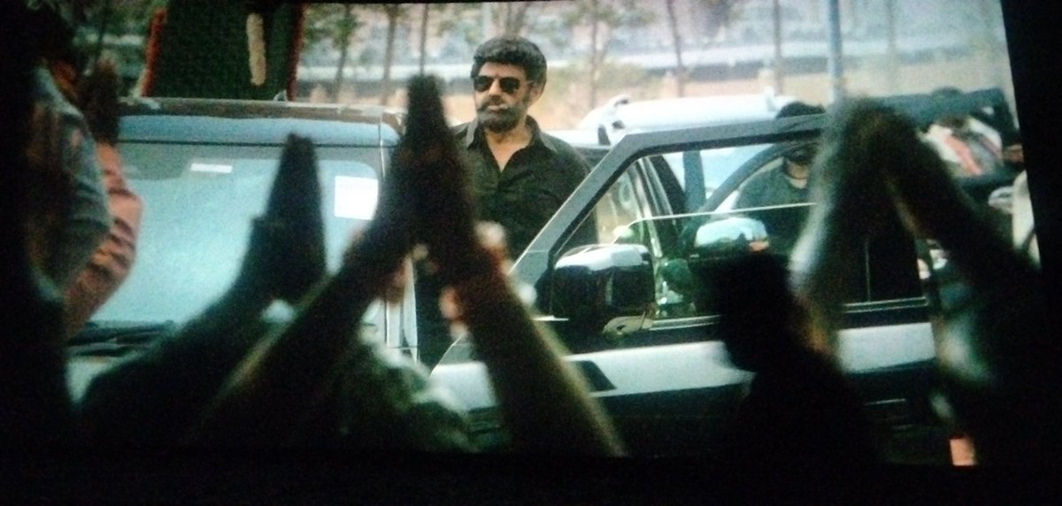 RaviAKP's tweet photo. Only Senior HERO who have TWO back to Back 50Cr+ Share Movies nd 1M (No remakes).... #Balayya GOD OF MASSES 🔥🔥🔥💥💥💥
#VeeraSimhaReddyMassJathara https://t.co/7nAjxw3mHe