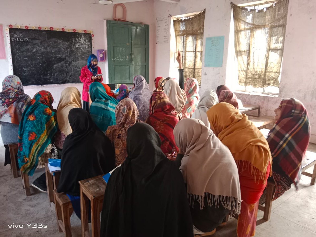 AqalJica's tweet photo. JICA-AQAL team on #mentoring visit to #ALP #Middletech Center Daow Ki Mallian - Distt Sheikhupura. They observed teaching-learning processes in Ms Natasha Rafaqat's English &amp; Arithematic class, learner involvement &amp; response to Digital tablet content. 
#aqaljica @jica_direct_en https://t.co/DbL3szSjrt