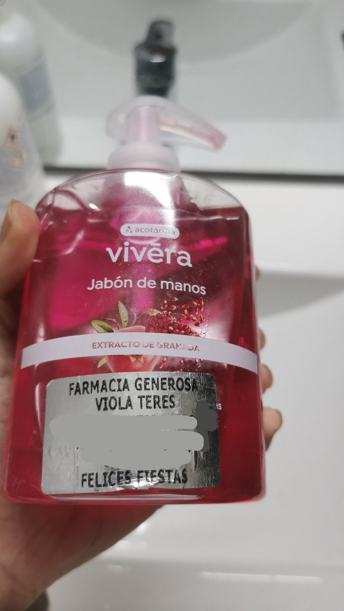Lorena011117's tweet photo. No se si soy yo, pero aquí pone farmacia generosa viola teres.. 😂 Nose, yo alomejor habría puesto otra cosa que opináis? 😂 https://t.co/MbQUafUPgA