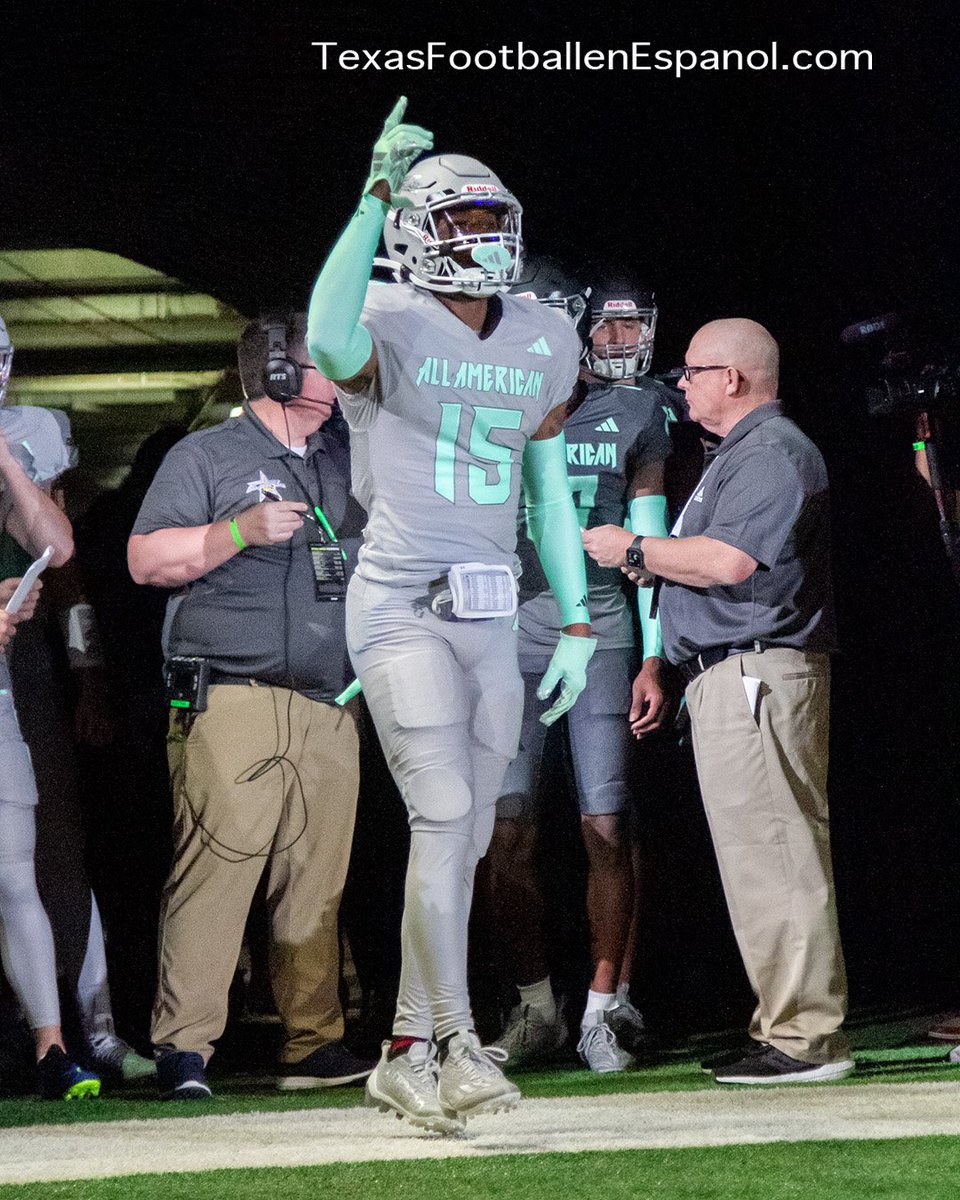 Hey @ryan_niblett I took this photo of You 1 week ago in San Antonio at the #AllAmericanBowl, great game, I'll see You soon with @TexasFootball