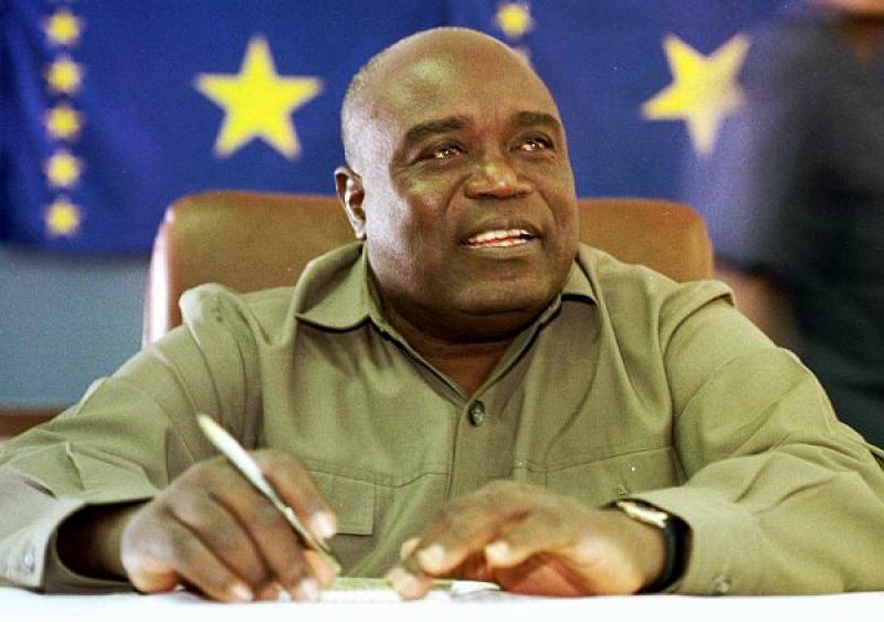 benbabunga's tweet photo. CE JOUR-LA...16 janvier 2001, assassinat du Pdt Laurent-Désiré Kabila, pendant qu'il est en train de travailler dans son bureau, au palais de Marbre (sur les hauteurs de Kinshasa), accordant quelques audiences de "routine". Son fils, Joseph Kabila, lui succédera qlq jours après. https://t.co/BsixkRMIvh