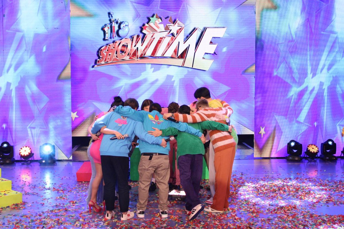 Group hug na mahigpit, Madlang People! #ShowtimeWowSwabe