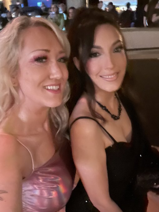 Twitter is about to be so jealous&hellip; me and the amazing ⁦@jennahaze⁩ at the ⁦@XBIZ⁩ awards https://t.c<a href="/tag/x3"class="tags"><span>#x3</span></a>