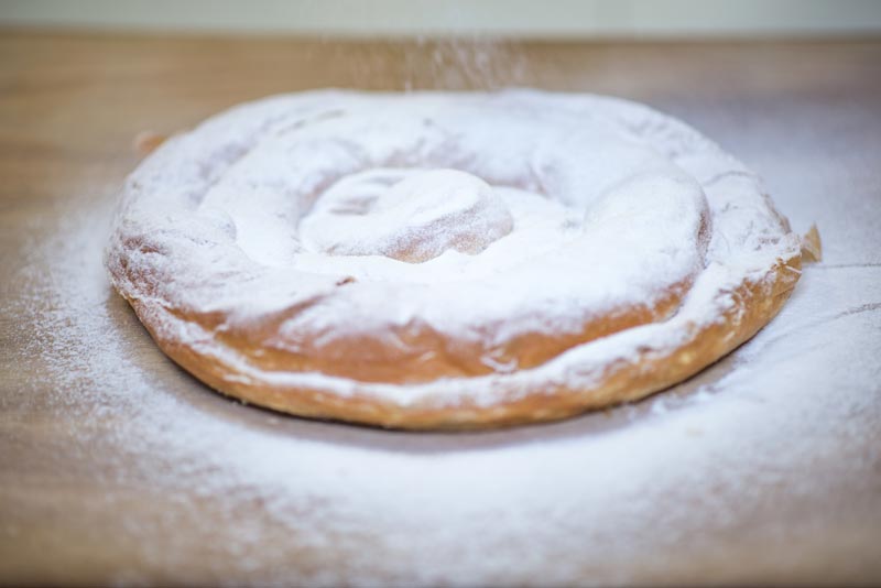 MenorcaTourism's tweet photo. Any day of the week is a good day to savour the best of #Menorca's sweet tradition: ensaimadas, pastissets, pastissets plens.... One of each, please! 😋
#MadeinMenorca #MenorcaTimelessFlavour https://t.co/6bAB7CDOwv