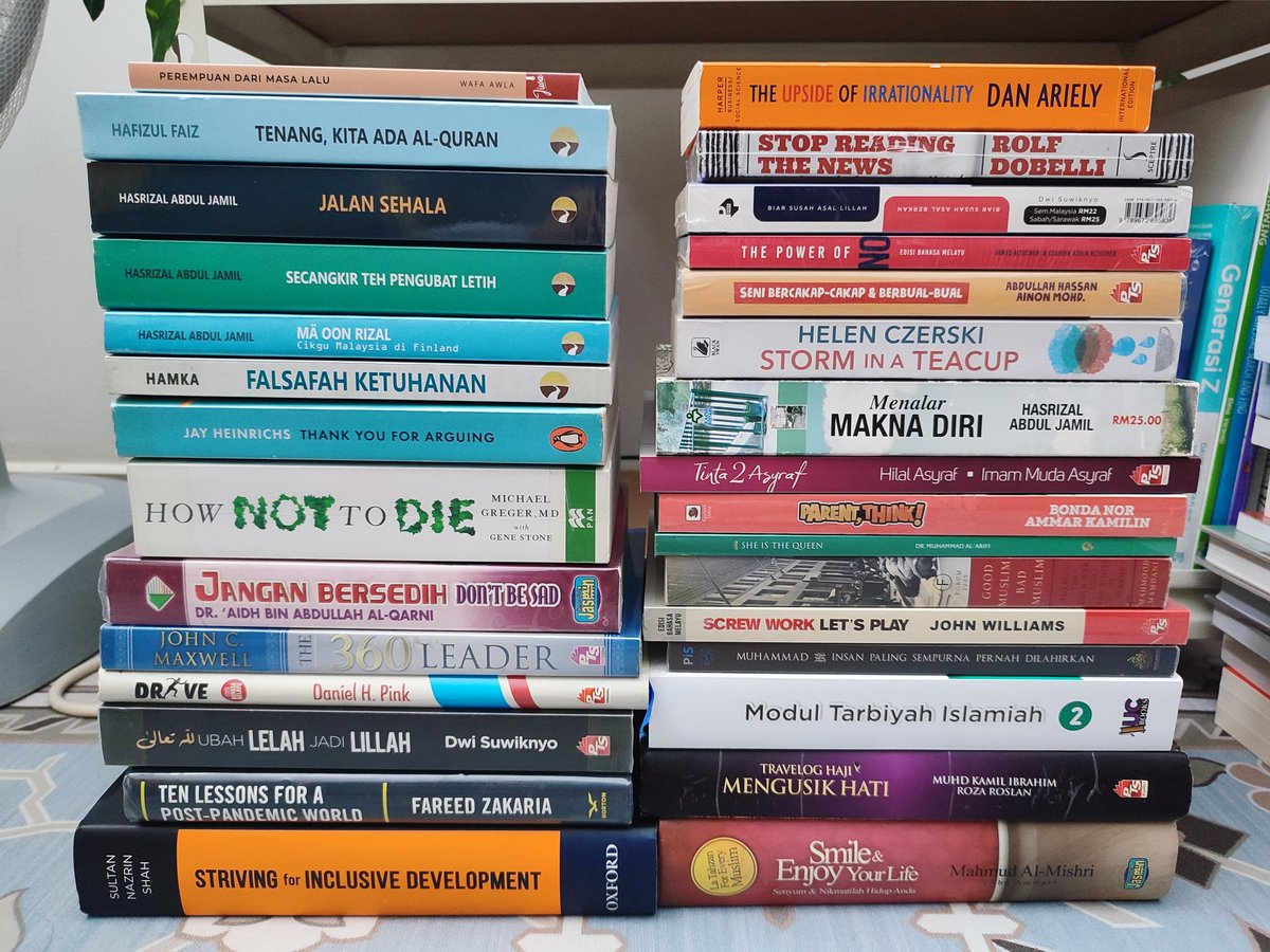 #JualanBukuKakchik

Hi! KC kembali lagi dengan jualan buku. Hampir semuanya buku koleksi peribadi nak dilepaskan.

Tak mahu simpan lagi sebab tak tahu bila nak baca.

Biasalah masa membeli ikut nefsu kan. Haha.

Harga dekat bebenang ya. 🧵