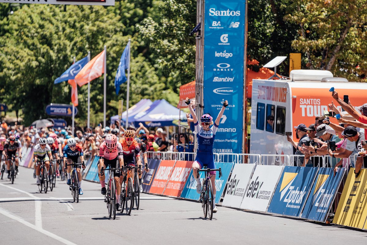 🔥 @alex_manly goes whack on Stage 2 of @tourdownunder! The first post-up of 2023 for the @GreenEDGEteam and #AusCyclingTeam dynamo - don’t think it will be the last either 😎 📸 @ZWPhotography99 @auscyclingaus