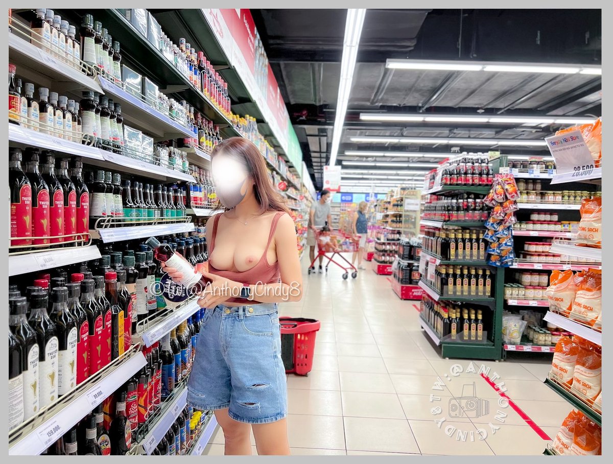 Cindy_Public's tweet photo. P1 Supermartket Flashing: 
E đi sắm Tết các a ơi. E chọn mãi k có cái bra nào ưng ý, hay là e lại tiếp tục…no bra 😝. Hay là e nhờ mí a kia chọn giúp e 😝 
Các a FL + 🔁 để xem phần tiếp nhé, chụp ở mall là e nhìu nhứt. 
#supermarket
#publicaddict
#exhibition https://t.co/PWv9Pdev4C