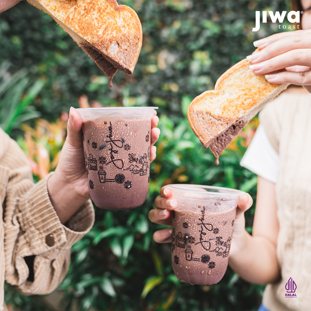 jiwatoast's tweet photo. Siapa yang udah coba lembutnya Toast di celup ke nikmatnya Es Coklat? Coba reply gimana kesan kamu di bawah ya~ https://t.co/HdBEQgckcB