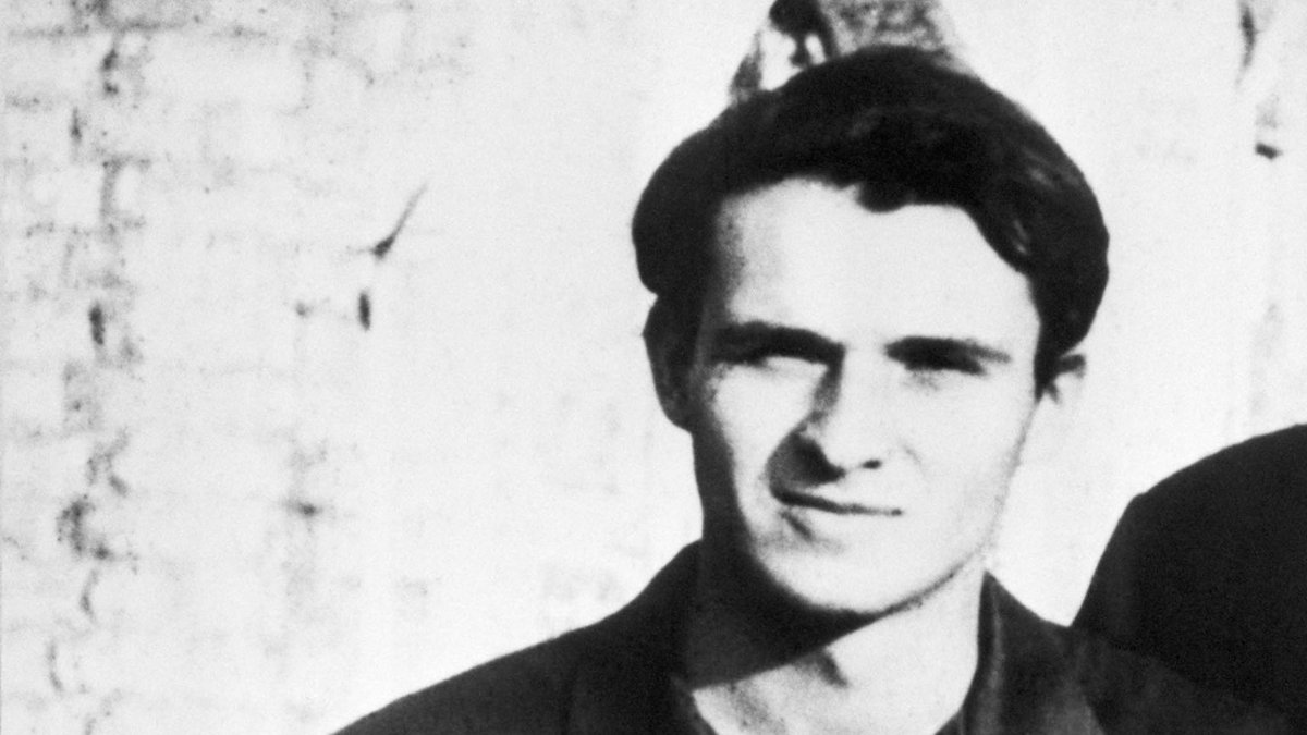 RadioPrague's tweet photo. Today is the 54th anniversary of the self-immolation of Jan Palach at the top of Prague's Wenceslas Square. He carried out this act in a bid to shake the nation out of its apathy following the Soviet occupation and remains a hero to many Czechs. https://t.co/uoju5JThQK