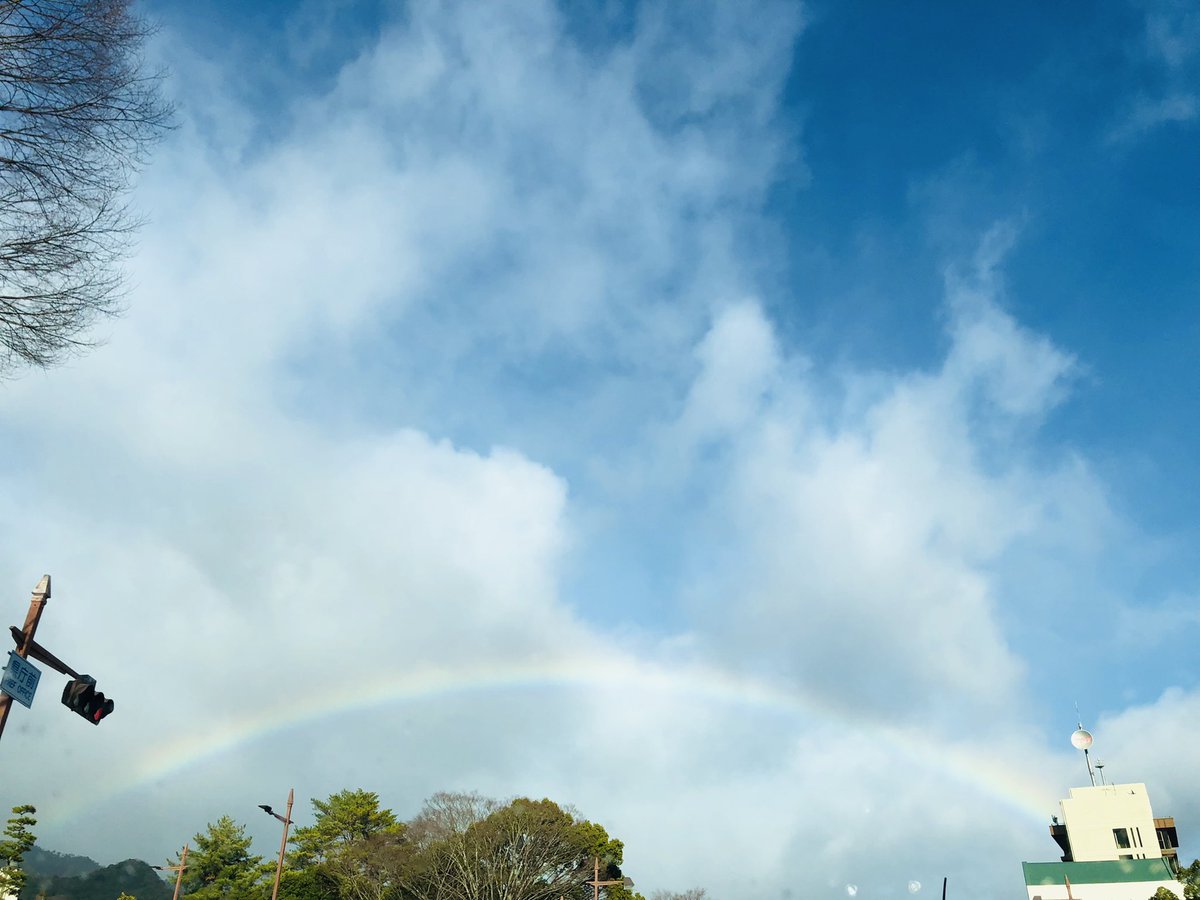 まさに虹に向かって移動中、ラジオからはRainbow Connection。
#FM山口　ステキ♪
＃虹
#カーペンターズ
#Carpenters
#RainbowConnection
#Rainbow
#いまそら