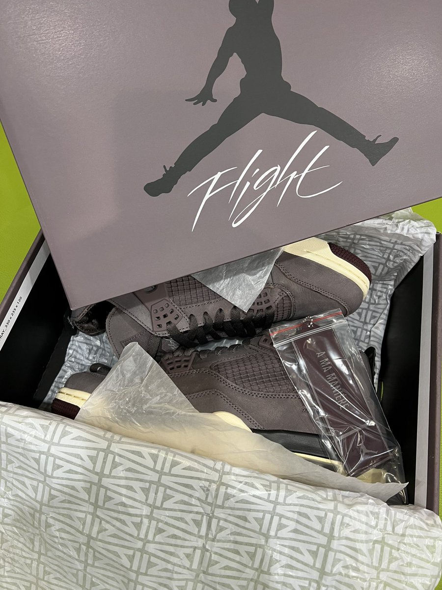 BeYoTEN's tweet photo. 先週購入したアママaj4👟色が可愛くない😱と言われたので、
フォロワーさんにプレゼント🎁します🥺
1回履いたので中古になります。
サイズは26.5cmです。
期間は木曜の20時までとします。

参加条件はフォローのみ❣️
※当選者にはDMしますので、よろしくお願いします。

#プレゼント企画 #aj4 #アママ https://t.co/cN0dKvZVmk