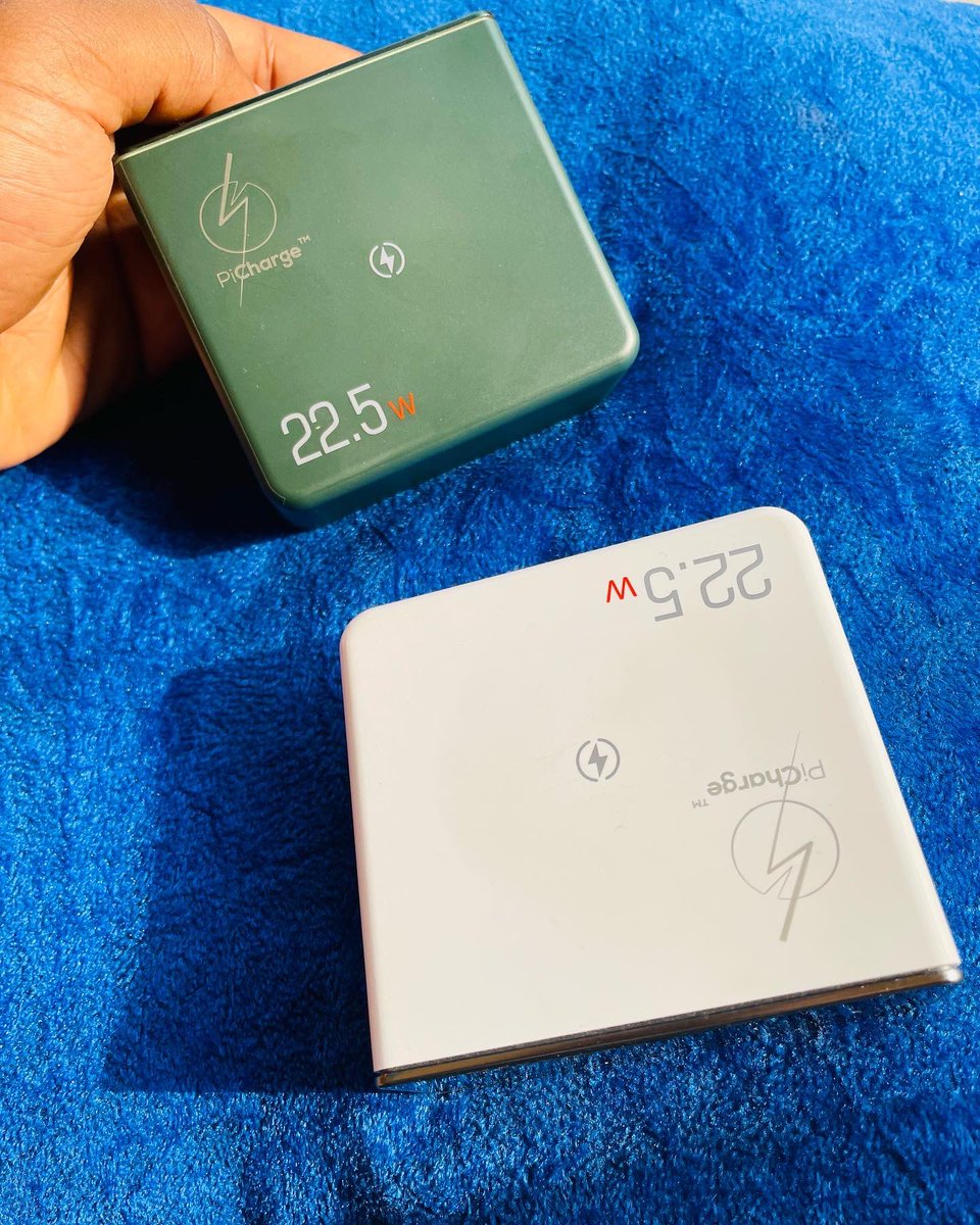 Pichargeng's tweet photo. Have a great time everyday this week with our fast charging power banks. 

Wireless charging ✅
Wired charging ✅
Sleek body ✅
Digital display ✅
Scratch proof body ✅

Send us a DM to order yours.

#picharge #fastcharging #powerbanksinlagos #originalpowerbank https://t.co/FpbK883Brj