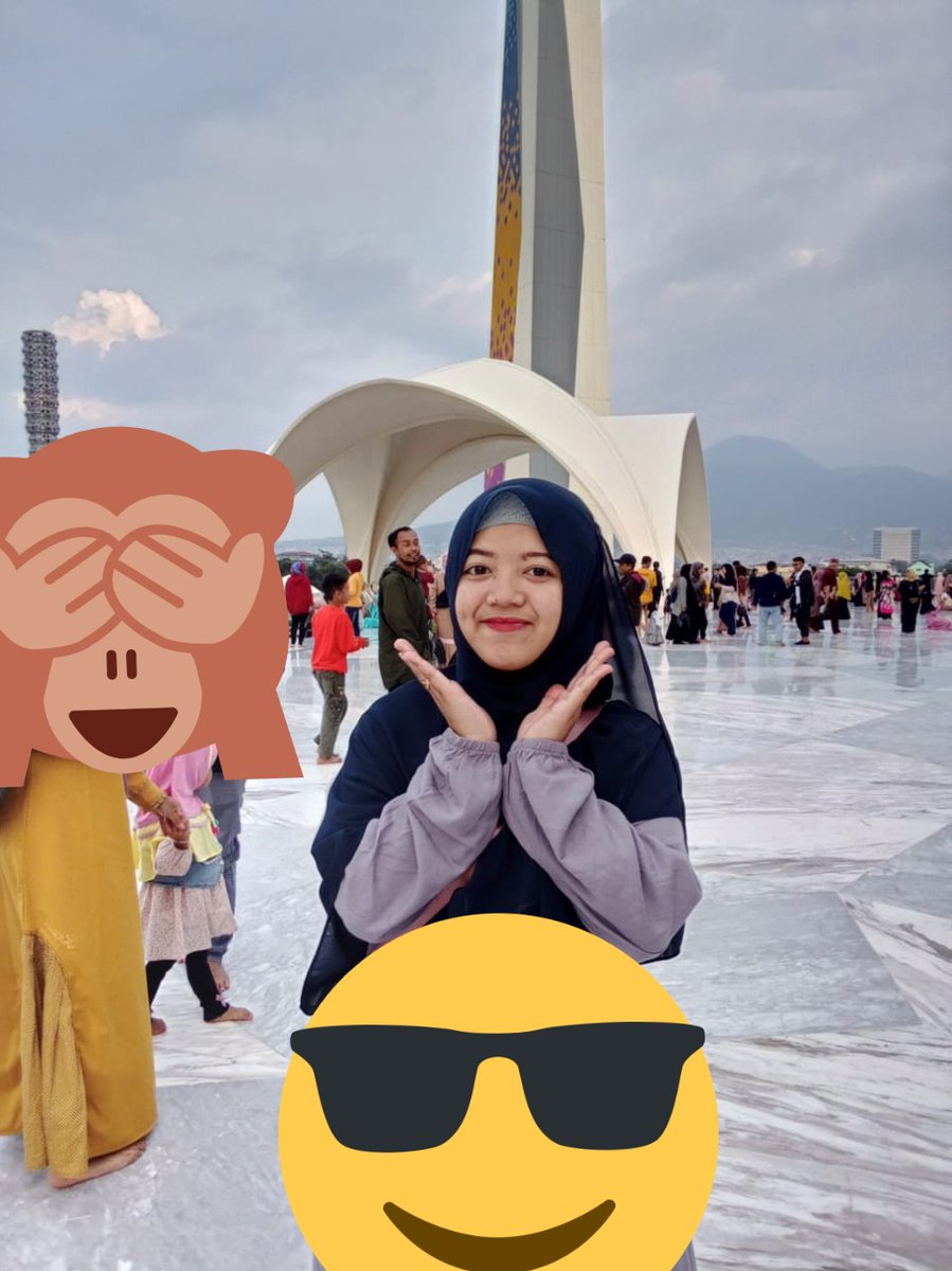 Risa_Nurs's tweet photo. Teruslah tersenyum, hingga tak ada satu pun yang mengetahui tentang hatimu yang sebenarnya..
Teruslah tertawa, hingga tak ada satu pun yang mengetahui bahwa kau tengah terluka..
Teruslah seperti itu, krna hanya Alloh yg pantas menilaimu seutuhnya, krna hanya Ia Dzat Sebaik² Hakim https://t.co/5dfeXlaYeM