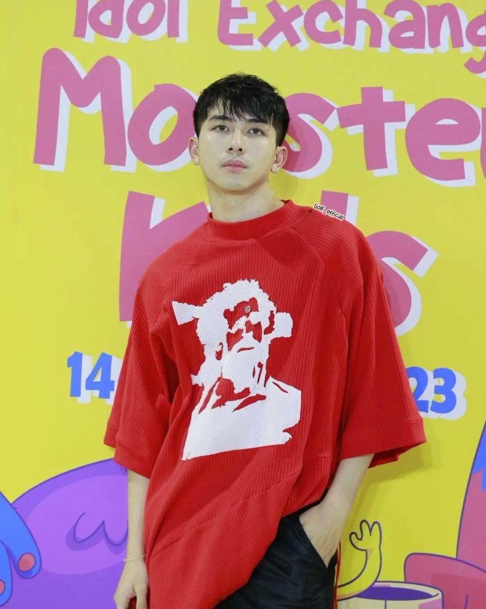sorawitofficial's tweet photo. ในรูปอาจจะดูนิ่งๆ แต่ตัวจริงพี่เขาซนมาก.🥲

🗓 15.01.66  📍MBK

#golfvamprise 
#yellowbear🐻💛 
#truelovetherealityth 
@e_vampris https://t.co/3a6TjaZitn