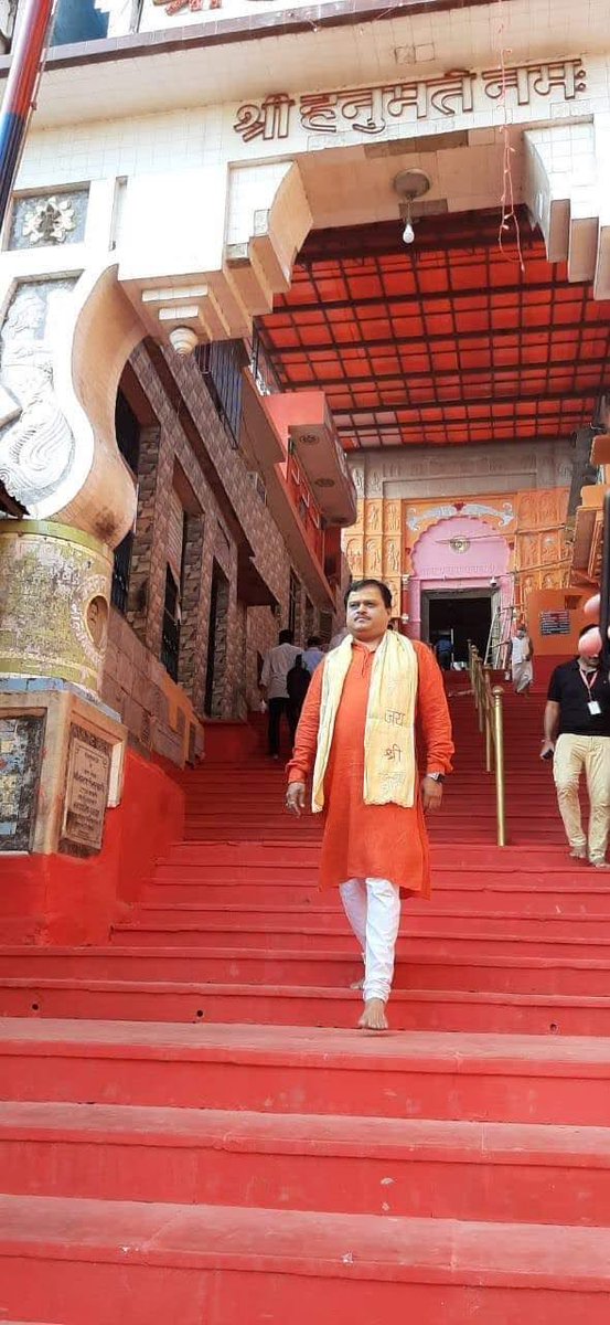 #सुरेश_चव्हाणके_आगे_बढ़ो
Salute the anchor who made Hindus awareness about current situation 🙏🙏