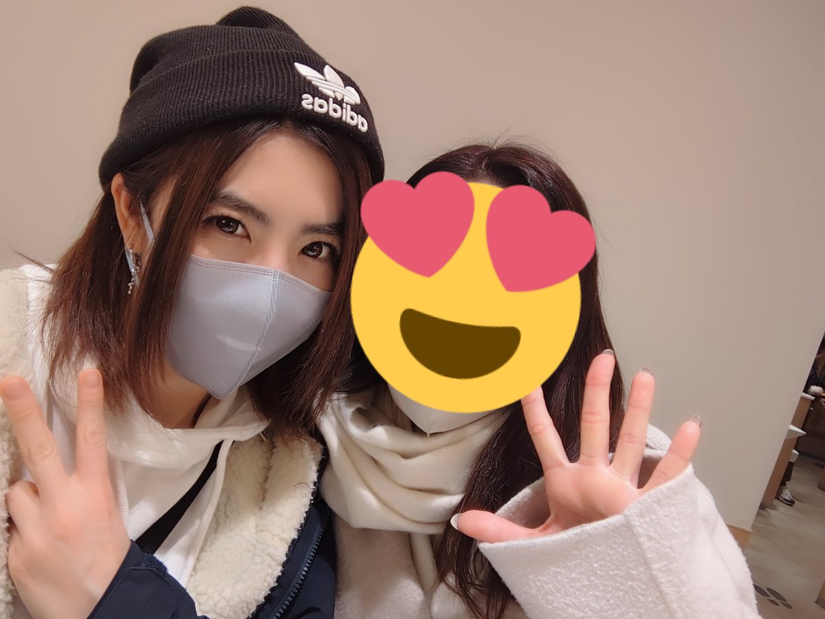 mumumafa's tweet photo. 1/17 2️⃣
15日に久しぶりにお友達と
デート👫してきました⋆⸜❤️⸝‍⋆

息抜きができて楽しかった🤗🌷

突然、カメラ向けられて
お椀をもつ自分🤭🤭

友達にも本当に支えられてる🥹🥹

#ミクチャ #MissBouquet 
#お出かけ #デート #お友達
#拡散希望 #RT相互 #投票相互 https://t.co/oD6ZB1gwkV