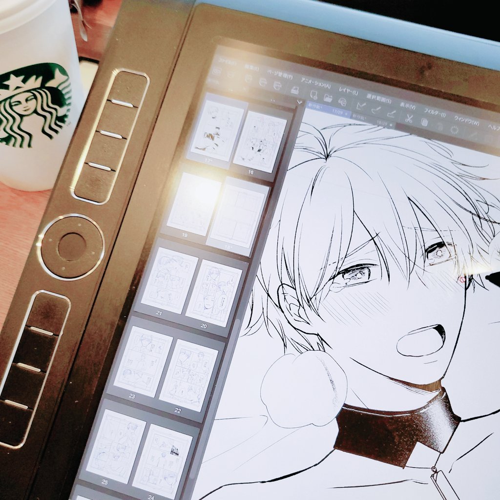 ちょうど周りに人がいなかったので、気配を消してちょっとアレなコマのペン入れ作業した https://t.co/oOUvVgPFpi