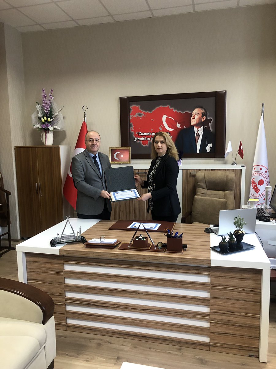 Rekor sayıda işlem gerçekleştirdiğimiz 2022 yılındaki çalışmalarımızdan ötürü Valimiz Sn. Bülent TEKBIYIKOĞLU' nun tensipleri ile başarı ve teşekkür belgeleri İl Müdürümüz Sn. Aysel KARABİBER tarafından takdim edildi. <a href="/TekbBulent/">Bülent TEKBIYIKOĞLU</a>  <a href="/sefikaygol/">Şefik AYGÖL</a> @aysel_karabiber <a href="/TC_kkalevalilik/">Kırıkkale Valiliği</a>