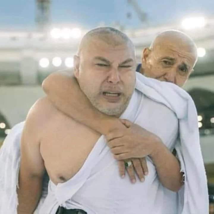 HaramainInfo's tweet photo. A young man carried his father during the circumambulating of the Ka'abah https://t.co/Vosd7zX4HH