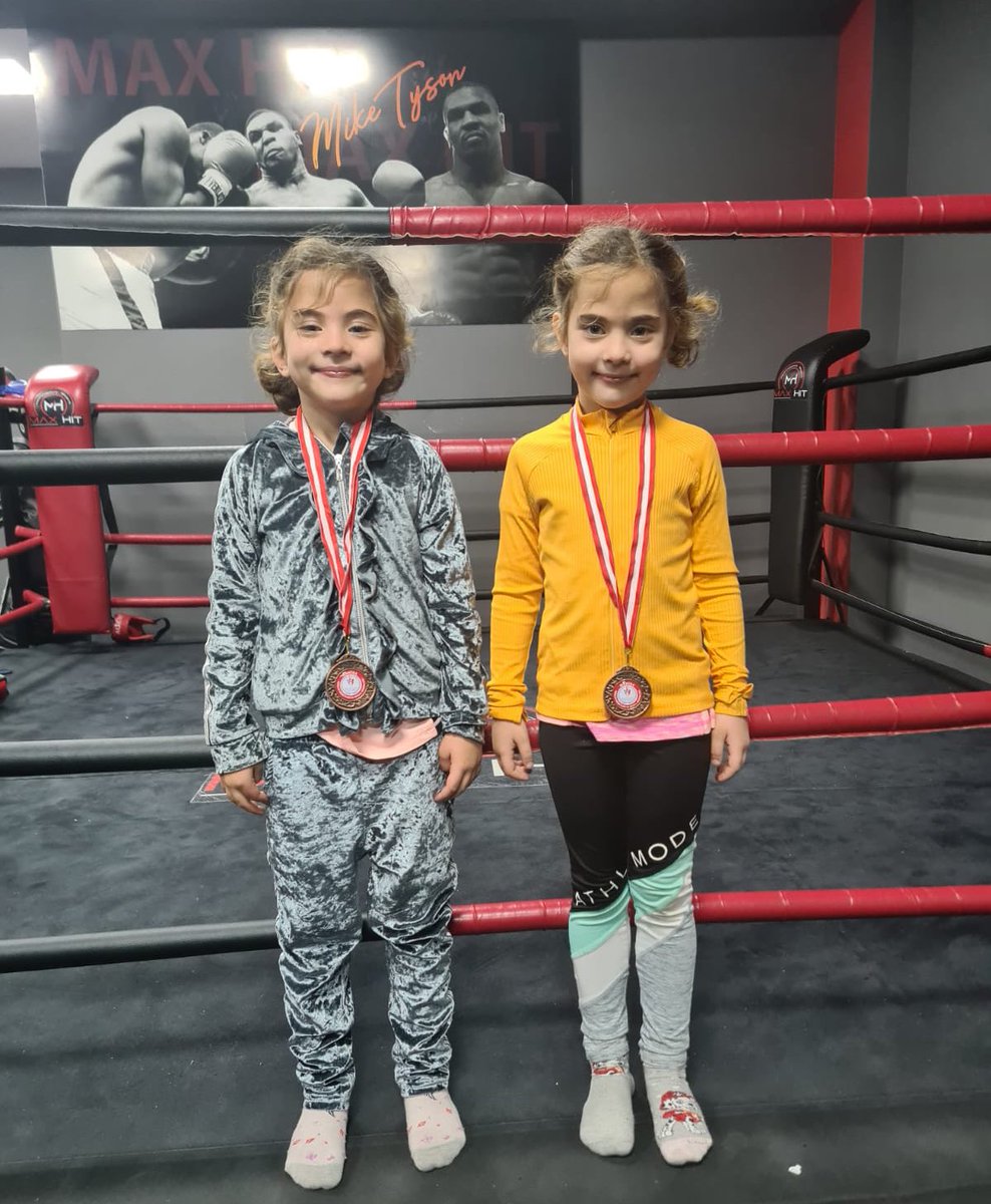 GSB_Manisa's tweet photo. 💫Geleceğin yıldızları #ringte !🥊🥊
#MutluHaftalar 🤗 https://t.co/WEA7pwjzCc